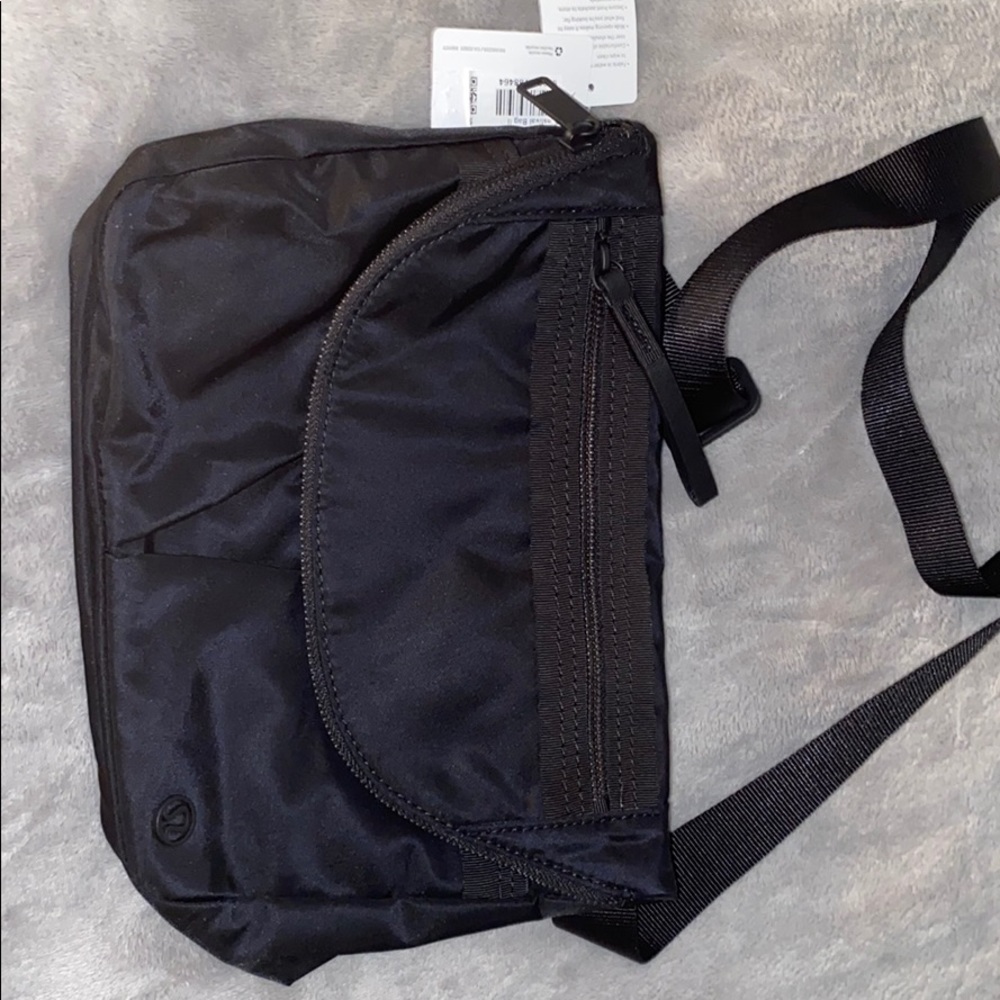Lululemon festival over the shoulder bag